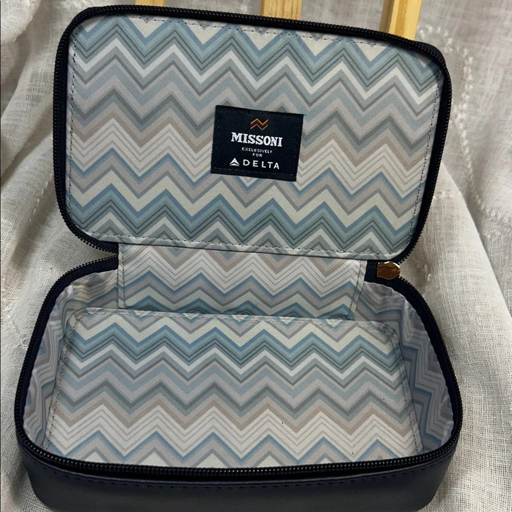 NWOT Missoni cosmetic case